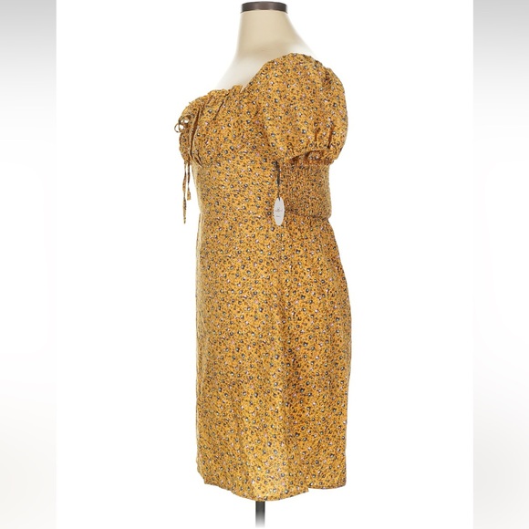 NWT Juniors Yellow Ruched Puff Sleeve Sundress - Picture 6 of 7